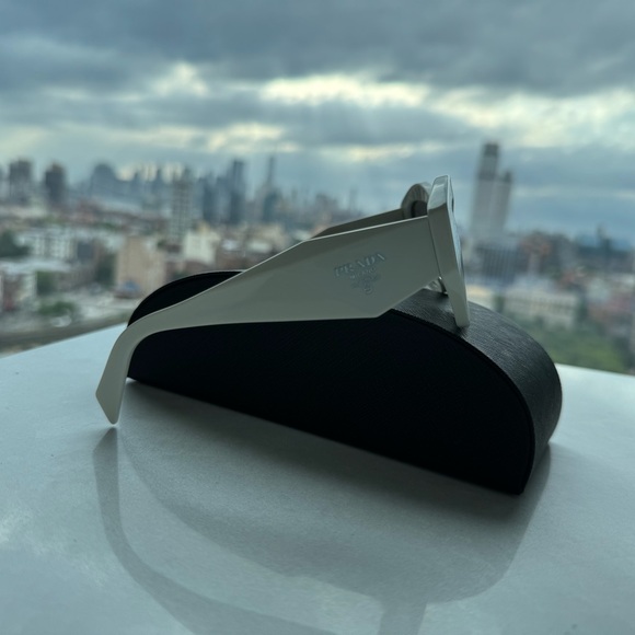 NWOT Prada
Symbole Butterfly Sunglasses, 55mm - Picture 7 of 7